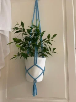 Tradera Krukor & Odlingssystem<ampel, plant hanger, makrame, ljus blå små randig 16-20 cm