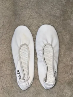Tradera Gymnastik<Anniel Sport vita gymnastikskor/dansskor