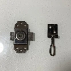 Tradera Antik låsbeslag med spärr> Beslag & Reservdelar