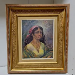 Tradera Antik målning i guldig ram. Olje el akryll. Signerad. Vet ej konstnär. Kvinna.^ Måleri