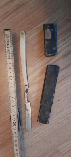 Tradera Rakning<Antik rakkniv med fodral - A. BOL.BORLÄNGE Maskinaffär