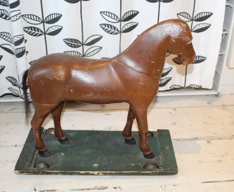 Tradera ANTIK SNIDAD HÄST MED FINA DETALJER ( ENDAST AVHÄMTNING )^ Dalahästar