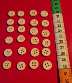 Tradera Antika oanvända benknappar.I två olika storlekar.^ Sömnad & Stickning