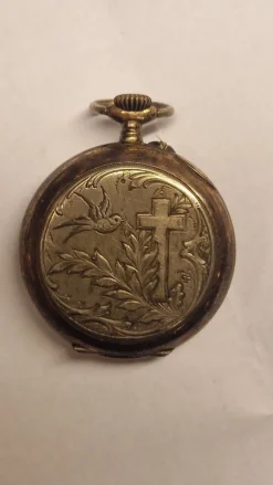 Tradera Antikt fickur i silver med vackert motiv^ Fickur