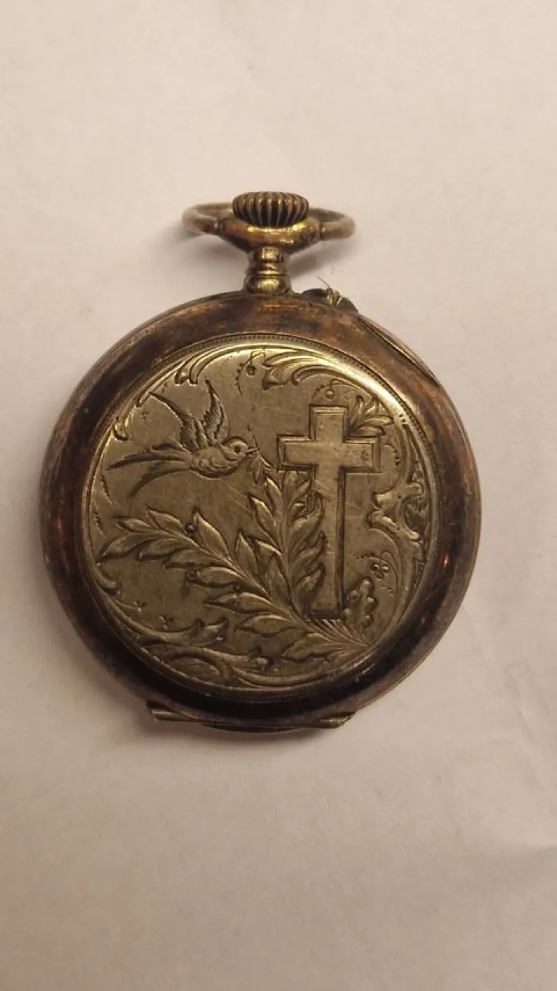 Tradera Antikt fickur i silver med vackert motiv^ Fickur