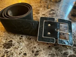 Tradera Antracit grå glansig läder bälte> Bälten & Skärp