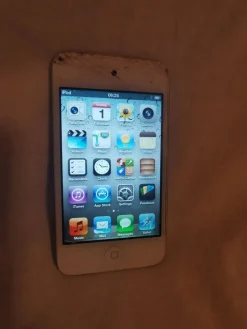 Tradera Apple iPod 32 gb (sprucken skärm)^ Mp3 & Mp4-spelare