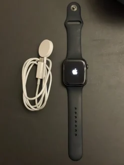 Tradera Smartwatches<Apple Watch SE GPS + Cellular, 44mm Space Gray Aluminum