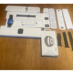 Tradera Smartwatches<Apple Watch SE 44mm GPS+Cellular - Svart Sportband + Extra Band