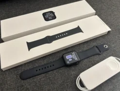 Tradera Smartwatches<Apple Watch SE 2nd Gen, 40mm, GPS, Midnight Aluminum + Sport band