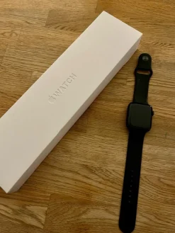 Tradera Smartwatches<Apple Watch Series 6, 44mm - Nästintill oanvänd. Nypris 5000 kr.