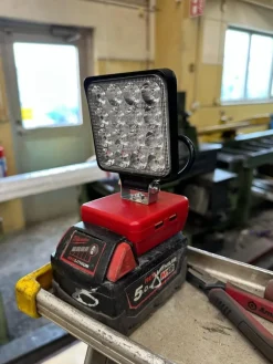 Tradera Arbetslampa drivs med Milwaukee M18 Batteri> Belysning & Armaturer