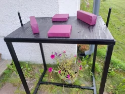 Tradera Kampsport<Armbrytningsbord med delbar stålram , vänster och högerställbara. Lila kuddar.