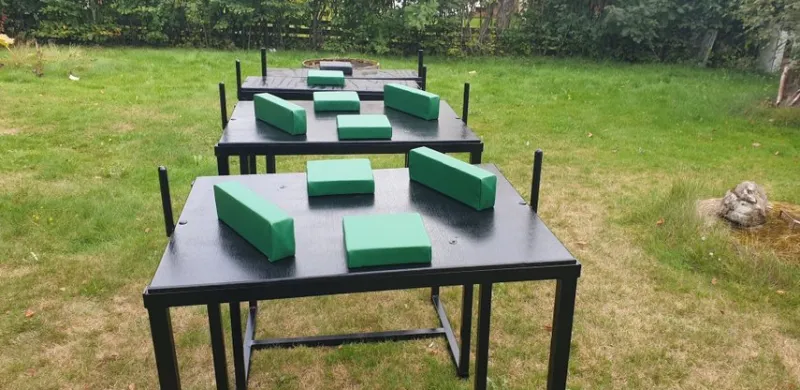Tradera Kampsport<Armbrytningsbord med stålram , vänster och högerställbara. Gröna kuddar