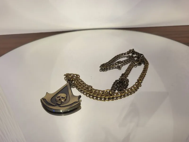 Tradera Samlarfigurer<Assassins Creed Black Flag halsband