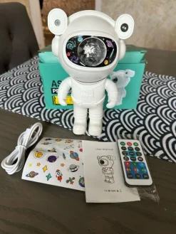 Tradera Astronaut Stjärnprojektor med fjärrkontroll^ Projektorer