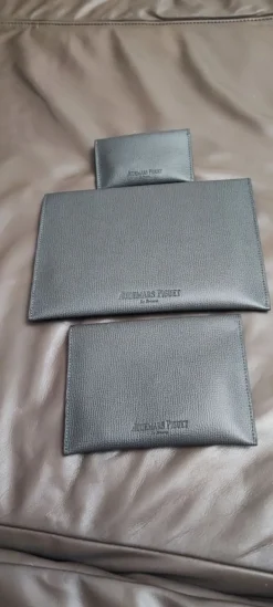 Tradera Audemars Piguet läder väskor^ Övrigt Klockrelaterat