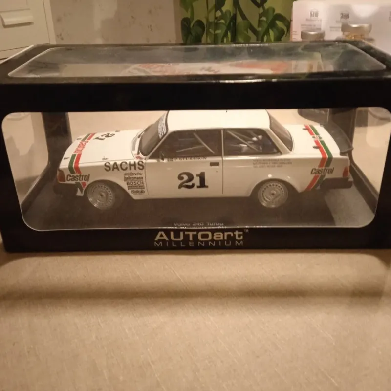 Tradera Autoart 1:18 Volvo 240 Turbo - Vinnarbil DTM 1985^ Skalamodeller