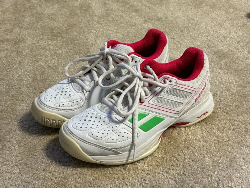 Tradera Tennis<Babolat Tennisskor vita med rosa foder stl 36