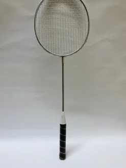 Tradera Badminton<Badmintonracket. 66 cm. Nytt från äldre lanthandel.