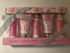 Tradera Övriga Skönhetsprodukter<Badrum presentset,rosa,oöppnad