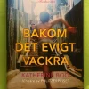 Tradera Bakom det evigt vackra / Katherine Boo> Resor & Topografi