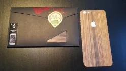 Tradera Mobiltillbehör<Baksida Iphone 6 - Äkta brunt trä, klistras fast - NYA i förpackning