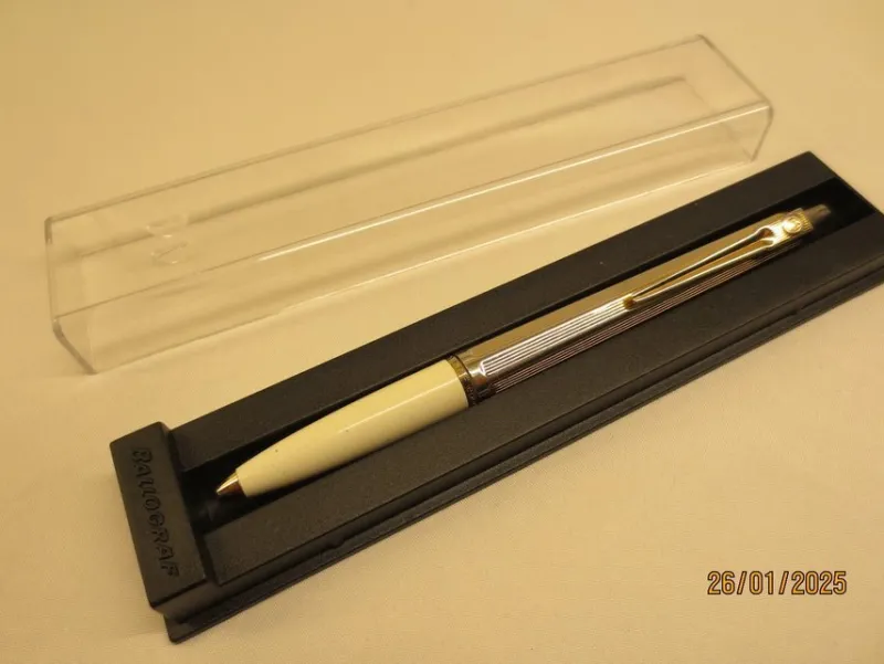 Tradera Pennor & Tillbehör<BALLOGRAF KULPENNA GULD/VIT