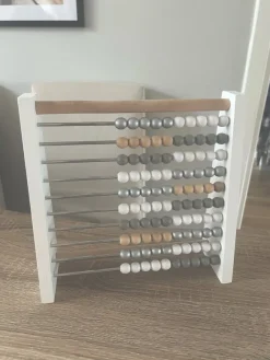 Tradera BAMBAM kulram i trä, grå & vit> Brio & Träleksaker