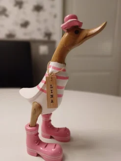 Tradera Trädgårdsdekorationer<Bambu ankan Lina med hatt och skor