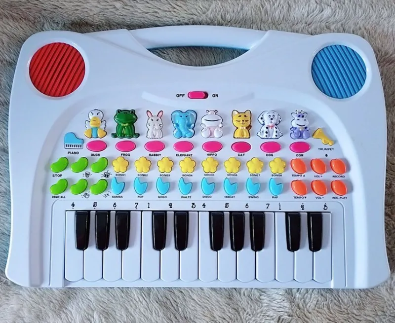 Tradera Barnkeyboard med djurmotiv och olika ljud> Leksaksinstrument
