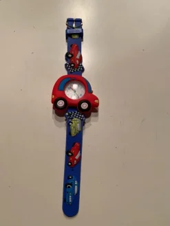 Tradera Barnklocka med bilmotiv^ Barnklockor