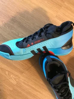 Tradera Basket<Basketskor adidas D.O.N. issue 5