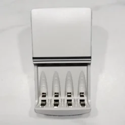 Tradera Batteriladdare för 4 batterier^ Övrig Hemelektronik