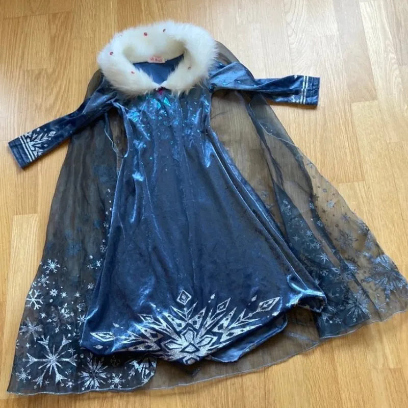 Tradera B&B mörkblå klänning med silverdetaljer, storlek 120 frost Elsa frozen prinsessa> Utklädnad & Rollek