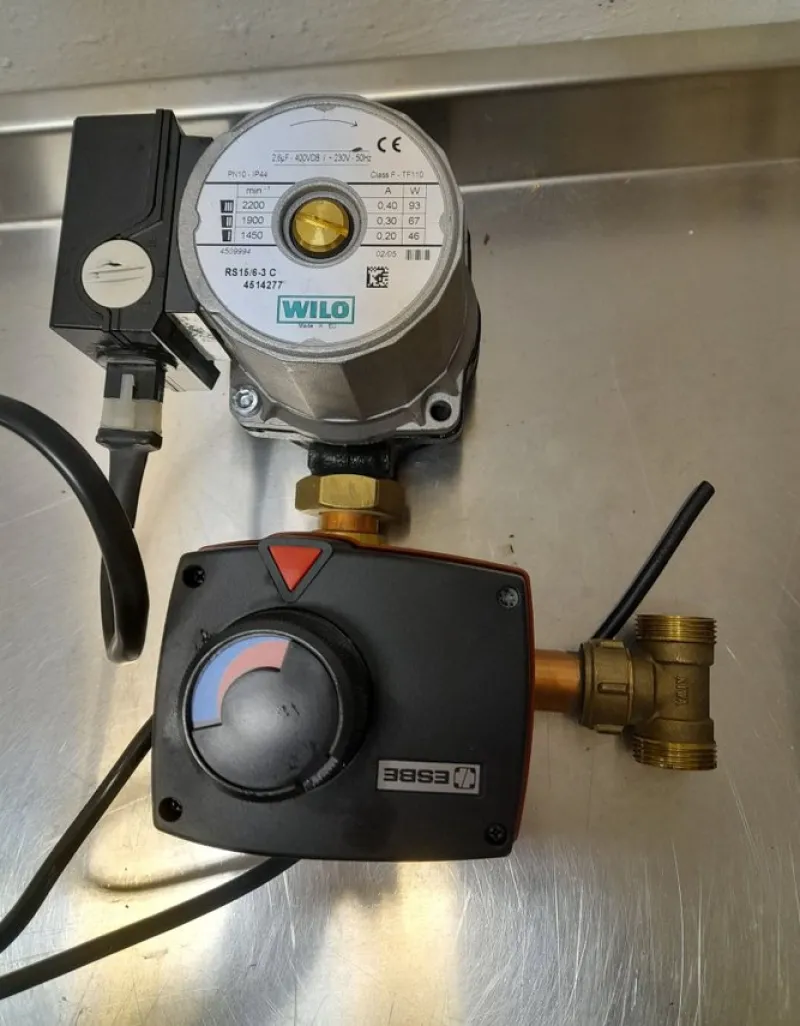 Tradera Begagnad Cirkulationspump Wilo 15/6-3c+ESBE 67I> Vvs
