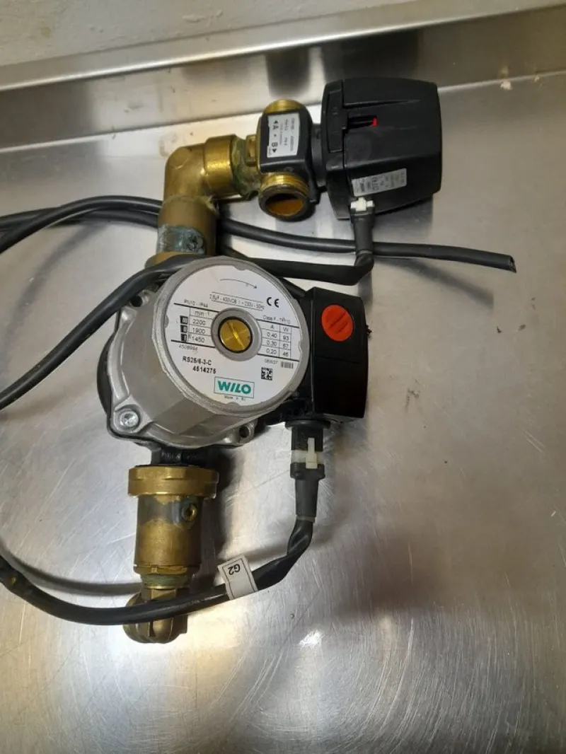 Tradera Begagnad Cirkulationspump Wilo 25/6-3C+ VZA 162> Vvs