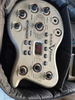Tradera Behringer Bass V-Amp Pro Multieffektpedal^ Musiktillbehör