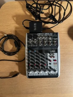 Tradera Behringer XENYX Q802USB Mixer^ Studio & Scenutrustning