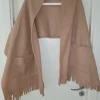 Tradera Beige Poncho-Sjal med fickor.> Sjalar & Halsdukar