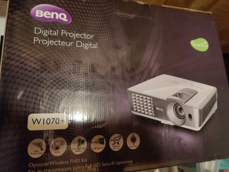 Tradera BenQ W1070+ Projektor och fjärr kontrol^ Projektorer