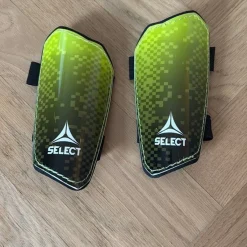 Tradera Fotboll<Benskydd till de minsta fotbollsproffsen