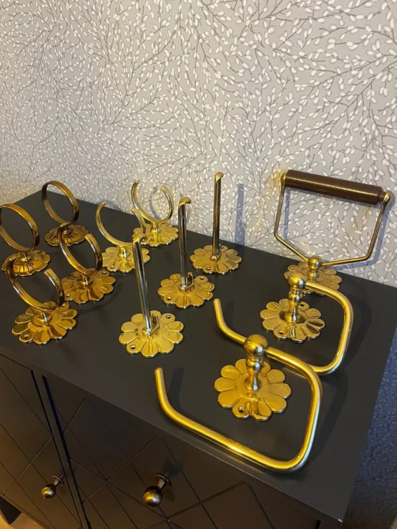 Tradera Beslag till badrum Smedbo mässing till 3Toarulle 3 hyllkonsoller 4 tandborstmugg> Krokar, Handtag & Beslag