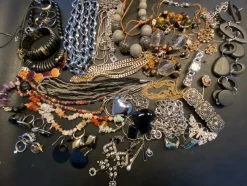 Tradera Smyckespaket<Bijouterier/ smyckespaket/ vintage