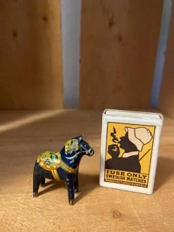 Tradera Blå liten dalahäst 4,5 cm hög^ Dalahästar