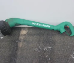 Tradera Trädgårdsmaskiner<Black & Decker grästrimmer