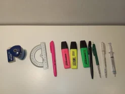 Tradera Hjälpmedel<Blandade Skoltillbehör - Pennor - Linjal - Pennvässare - Suddgummi