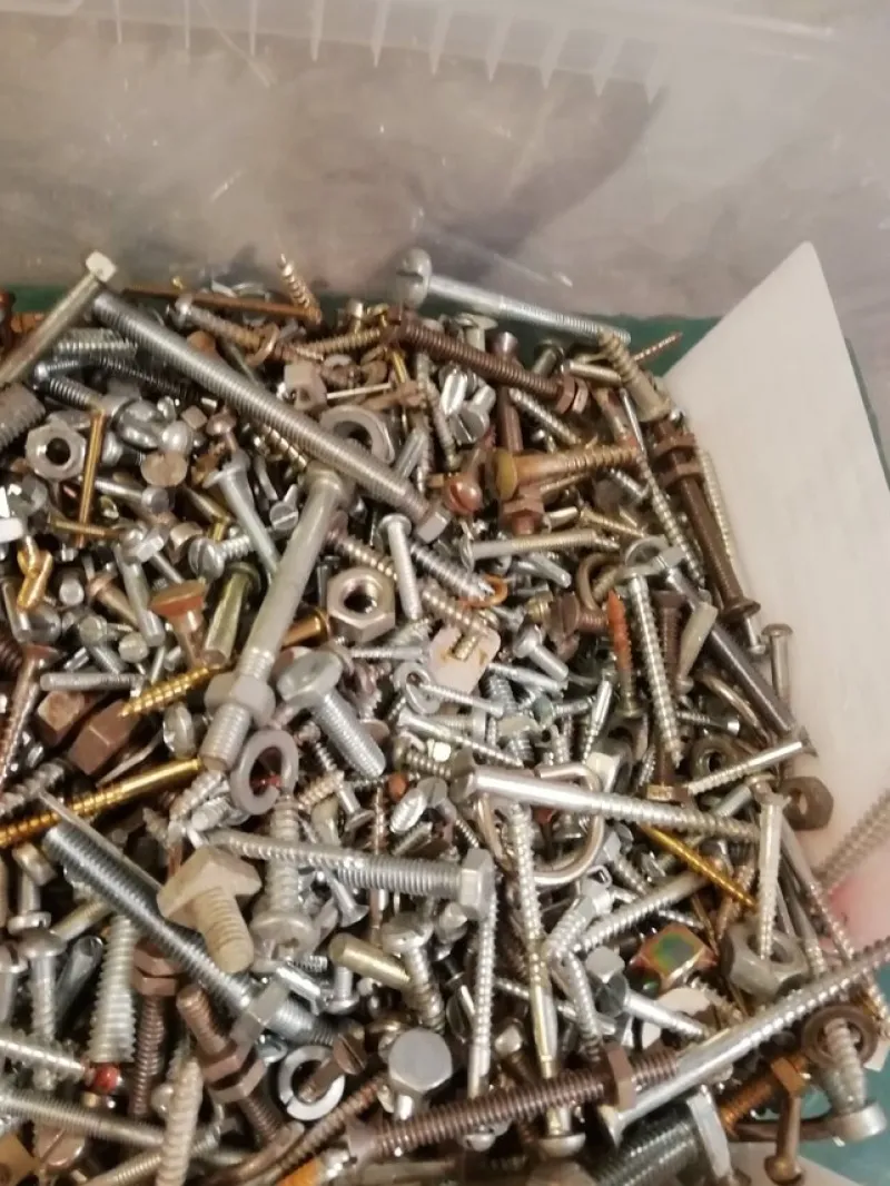 Tradera Blandade skruvar och muttrar> Skruv, Plugg & Spik