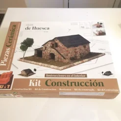Tradera Block cuit, 1/60 casa de huesca, oanvänd byggsats i keramik och trä.^ Skalamodeller