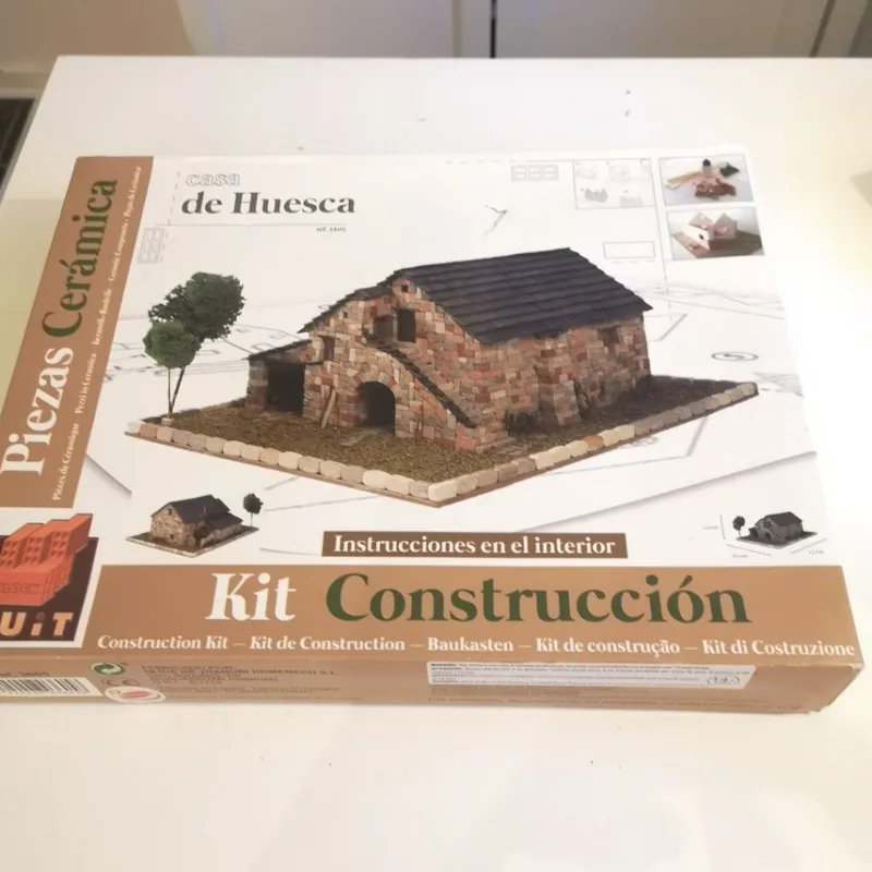 Tradera Block cuit, 1/60 casa de huesca, oanvänd byggsats i keramik och trä.^ Skalamodeller